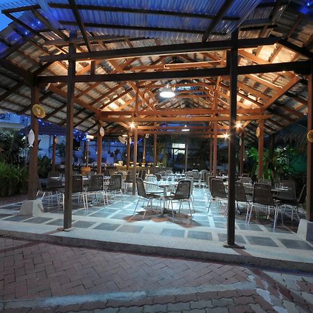 Hotel Seri Malaysia Джохор Бахру Екстериор снимка