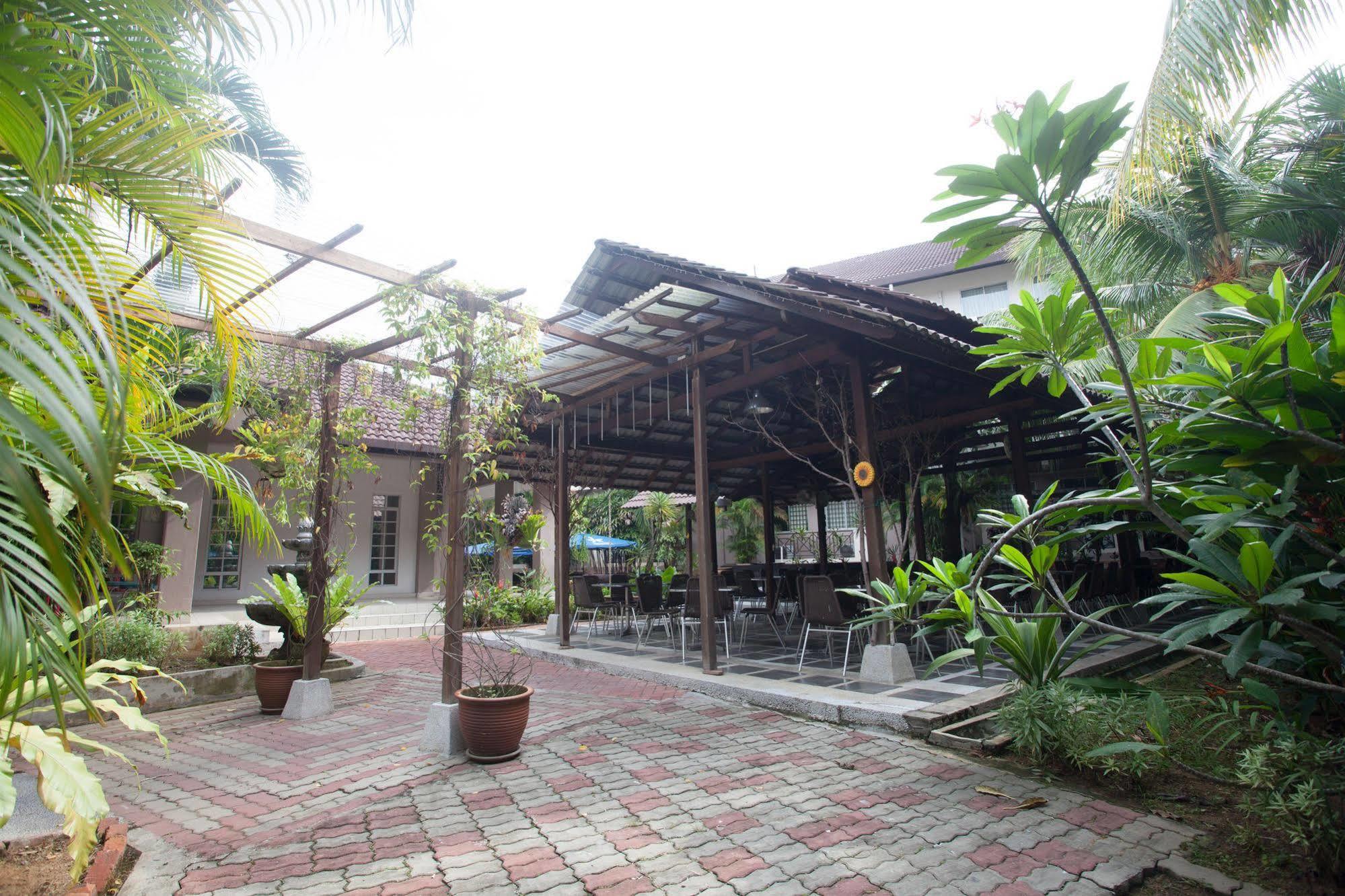 Hotel Seri Malaysia Джохор Бахру Екстериор снимка