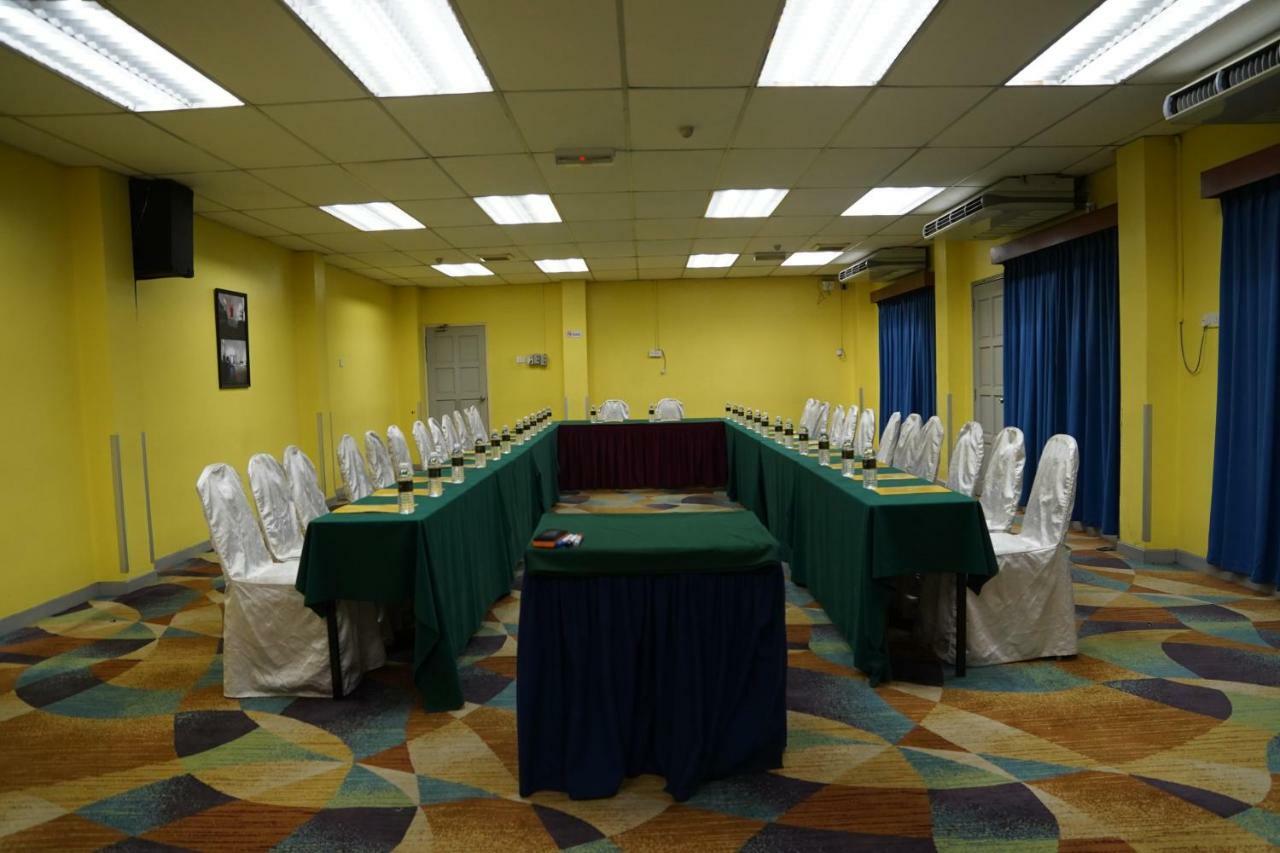 Hotel Seri Malaysia Джохор Бахру Екстериор снимка